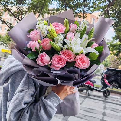 安顺11朵戴安娜粉玫瑰百合，与你一起追逐梦想