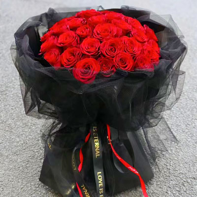 安顺33朵红玫瑰黑色包装,此花表真心