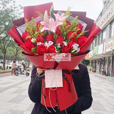 安顺19朵红玫瑰百合，与你幸福前行
