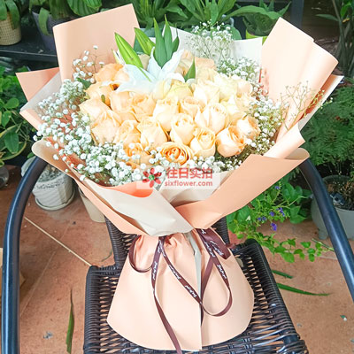 安顺33朵香槟玫瑰百合，心里永远是你